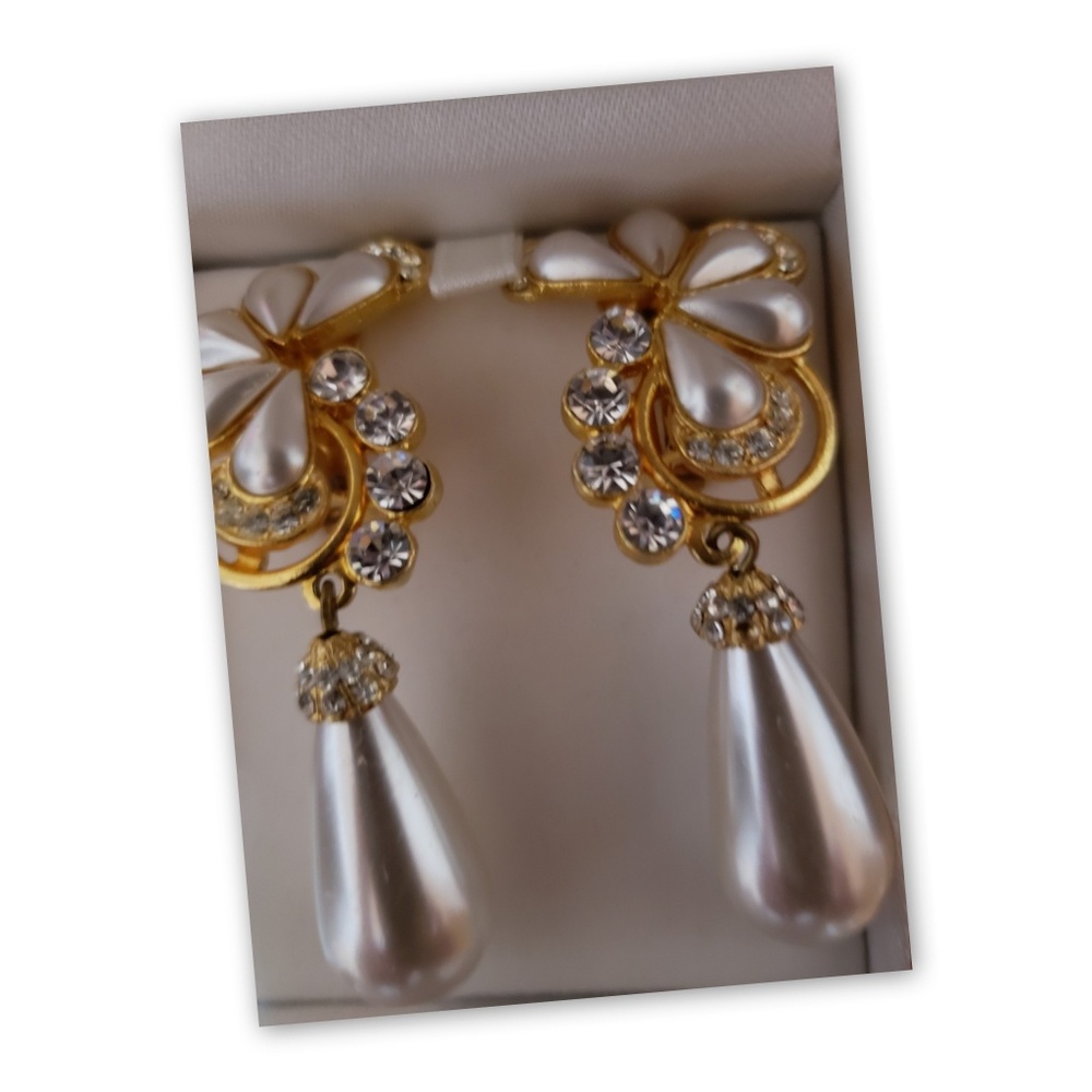 Gold Pearl Dangle Earing